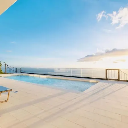 Cales E Chadas By Your Madeira