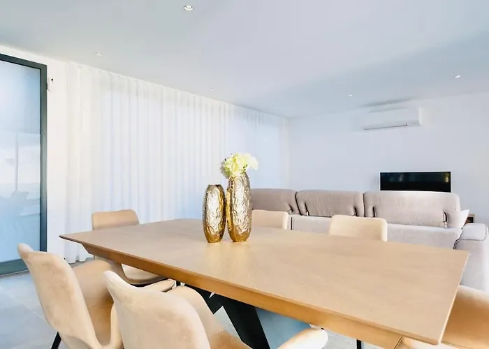 Cales E Chadas By Your Madeira